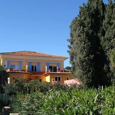 De Saint Clair A 50m Apartment *