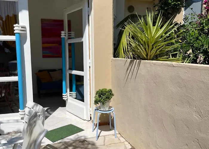 De Saint Clair A 50m Apartment